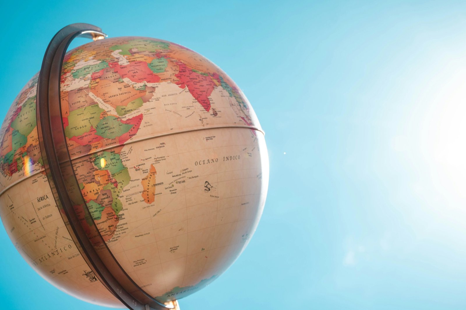 Conflicts in Ukraine and Palestine: A Comparative Analysis of Global Responses